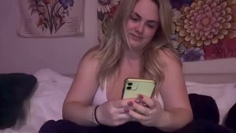 Maya Belle online show from 10, 12, 2024