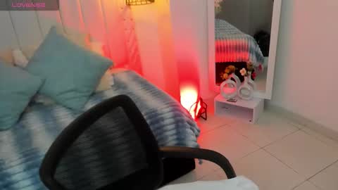 Mayu KIm online show from 4, 11, 2025