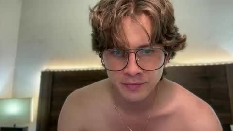 Snapshot of mcklister69 chatting on 5, 3, 2026 mcklister online show from 5, 3, 2026