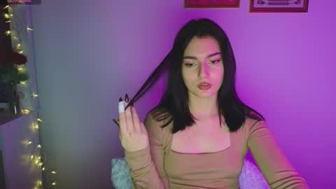 Snapshot of medina_andress chatting on 4, 3, 2025 Dina online show from 4, 3, 2025