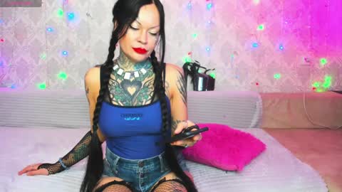 Helena Tuman online show from 31, 1, 2025