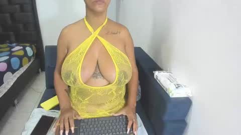Snapshot of megan_greyxx chatting on 11, 1, 2025 megan_greyxx online show from 11, 1, 2025