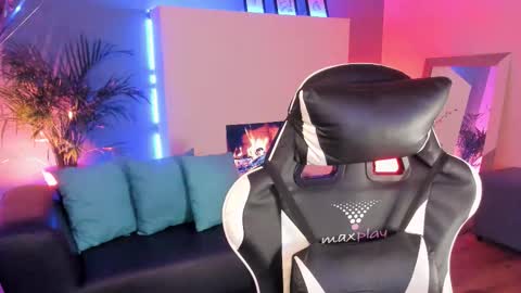    online show from 10, 9, 2025