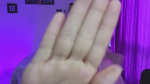 Snapshot of megan_ricci chatting on 2, 3, 2025                 Laura                 online show from 2, 3, 2025