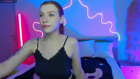 Snapshot of megancat333 chatting on 17, 11, 2025 megancat333 online show from 17, 11, 2025