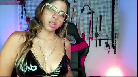 Snapshot of meggan_greey chatting on 7, 12, 2024 Your best slave online show from 7, 12, 2024