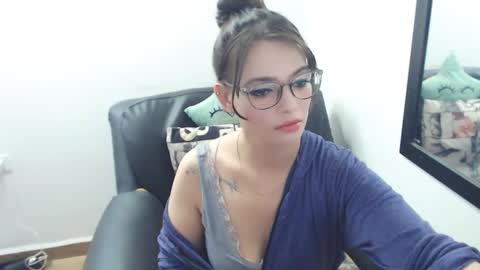 Snapshot of meghan_cherrys chatting on 1, 3, 2025 meghan online show from 1, 3, 2025