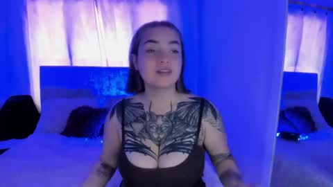 Snapshot of meily_oficial chatting on 4, 8, 2026 IG soymeily oficial online show from 4, 8, 2026