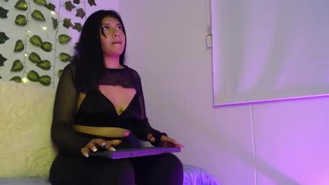 Snapshot of melanie_18_ chatting on 27, 5, 2026 melanie online show from 27, 5, 2026