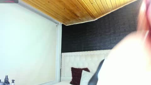 Melanie  online show from 4, 3, 2025