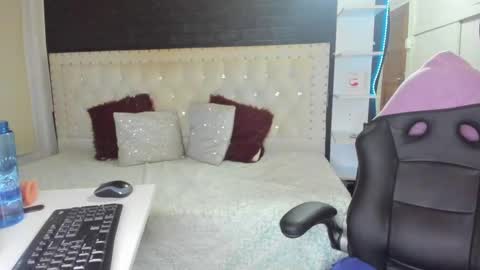 Melanie  online show from 11, 3, 2025