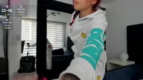 Snapshot of melanie_roux_ chatting on 4, 2, 2026 Melanie roux online show from 4, 2, 2026