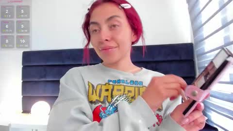 Snapshot of melanie_roux_ chatting on 4, 3, 2026 Melanie roux online show from 4, 3, 2026