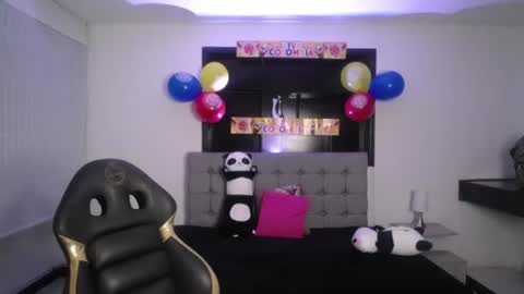 Snapshot of melanny_petite chatting on 19, 6, 2026 melanny_petite online show from 19, 6, 2026