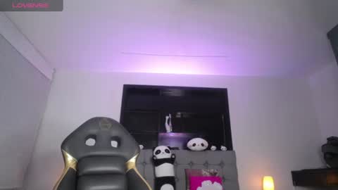 Snapshot of melanny_petite chatting on 18, 7, 2026 melanny_petite online show from 18, 7, 2026