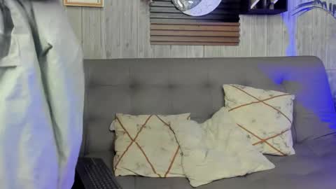 Snapshot of melany_27 chatting on 4, 11, 2025 Melany online show from 4, 11, 2025