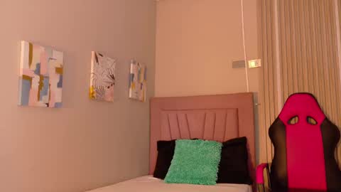 meli_peach online show from 23, 11, 2025