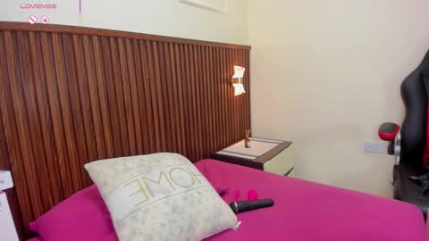 M E L I N A  online show from 14, 11, 2025