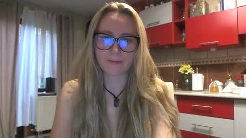 Melly online show from 15, 10, 2025