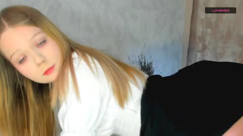 MelMooon online show from 2, 12, 2024