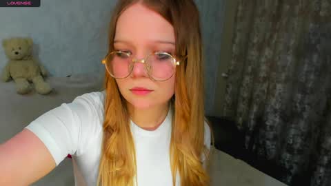 MelMooon online show from 1, 2, 2025