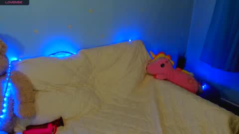 MelMooon online show from 25, 2, 2025