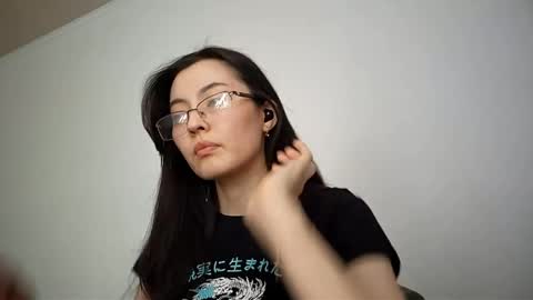 Snapshot of melodeehayden chatting on 26, 4, 2026 Nika online show from 26, 4, 2026