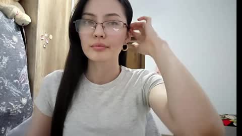 Snapshot of melodeehayden chatting on 13, 5, 2026 Nika online show from 13, 5, 2026