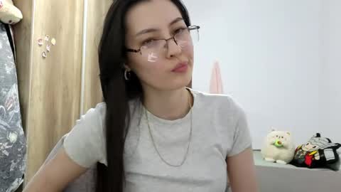 Snapshot of melodeehayden chatting on 16, 5, 2026 Nika online show from 16, 5, 2026