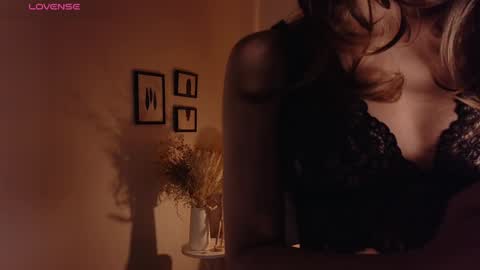 Snapshot of melodykey_x chatting on 12, 1, 2025 melody online show from 12, 1, 2025