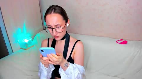 Snapshot of melodyoflovee chatting on 20, 11, 2025 Kaylie online show from 20, 11, 2025