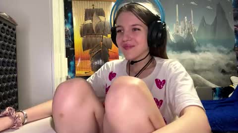 Hi Im Aria 18 years old online show from 1, 12, 2025