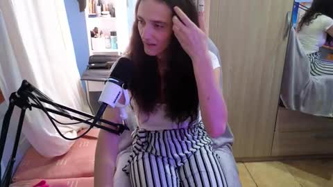 Snapshot of memisecrets chatting on 25, 10, 2025 Megumi  Aina online show from 25, 10, 2025