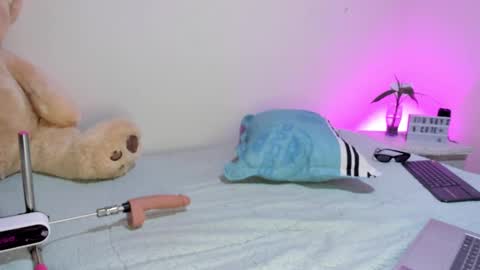 Menca of your love online show from 3, 1, 2025