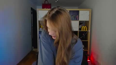 Snapshot of meow_k1tty chatting on 25, 2, 2026 Flora Next stream November 17th at 6 GMT online show from 25, 2, 2026