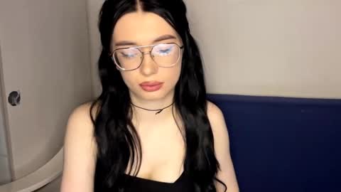 Snapshot of mereditheurich chatting on 7, 4, 2026 Alice online show from 7, 4, 2026