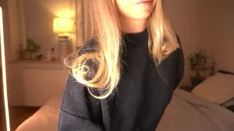 Lara OFFLINE  online show from 12, 2, 2026