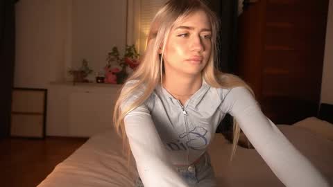 Lara OFFLINE  online show from 11, 4, 2026