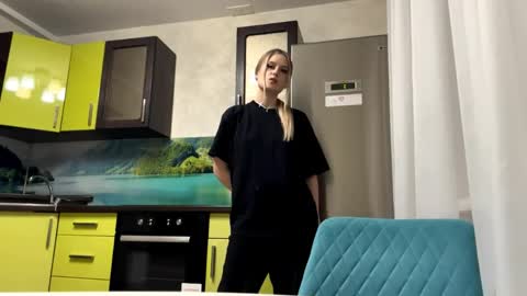 Snapshot of merrileesmoldt chatting on 31, 5, 2026 Stefani online show from 31, 5, 2026