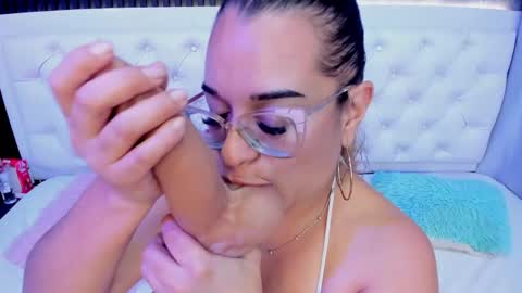 Snapshot of mhonikbelucci chatting on 5, 2, 2026 MHONIK BELUCI online show from 5, 2, 2026