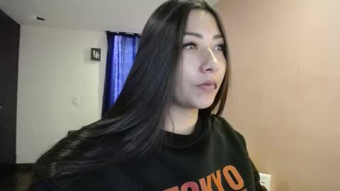 Mia zoe online show from 10, 1, 2025