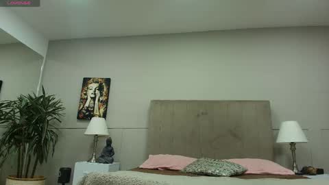 Mia Zoe online show from 25, 5, 2026