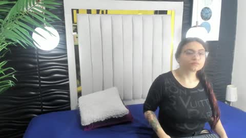 Snapshot of mia_and_lion chatting on 7, 1, 2025 Dreams Couple online show from 7, 1, 2025