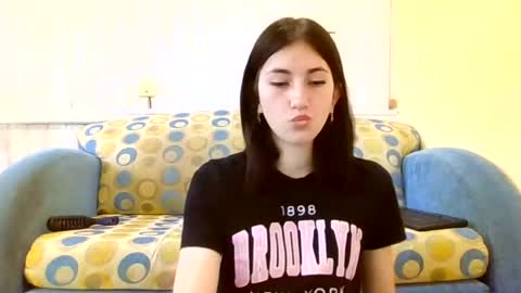 Snapshot of mia_beauti_live chatting on 7, 7, 2026 mia_beauti_live online show from 7, 7, 2026