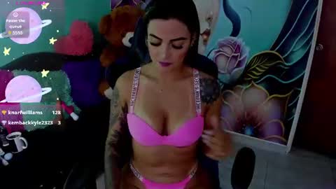 Snapshot of mia_bigtits_17 chatting on 22, 6, 2026 Mia online show from 22, 6, 2026