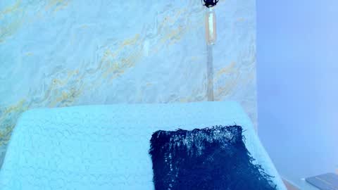 Mia  online show from 2, 12, 2025