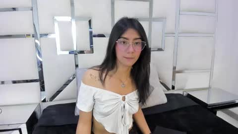mia_clark18 online show from 15, 10, 2025
