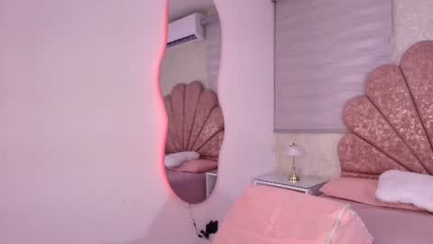 Snapshot of mia_collenss chatting on 24, 6, 2026 Mia online show from 24, 6, 2026