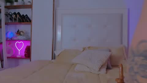 Sarah Luna online show from 12, 3, 2025