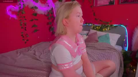 Mia online show from 9, 3, 2026